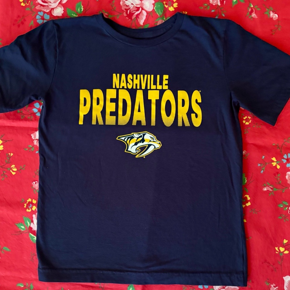 NHL Predators Tshirt kids 6-7